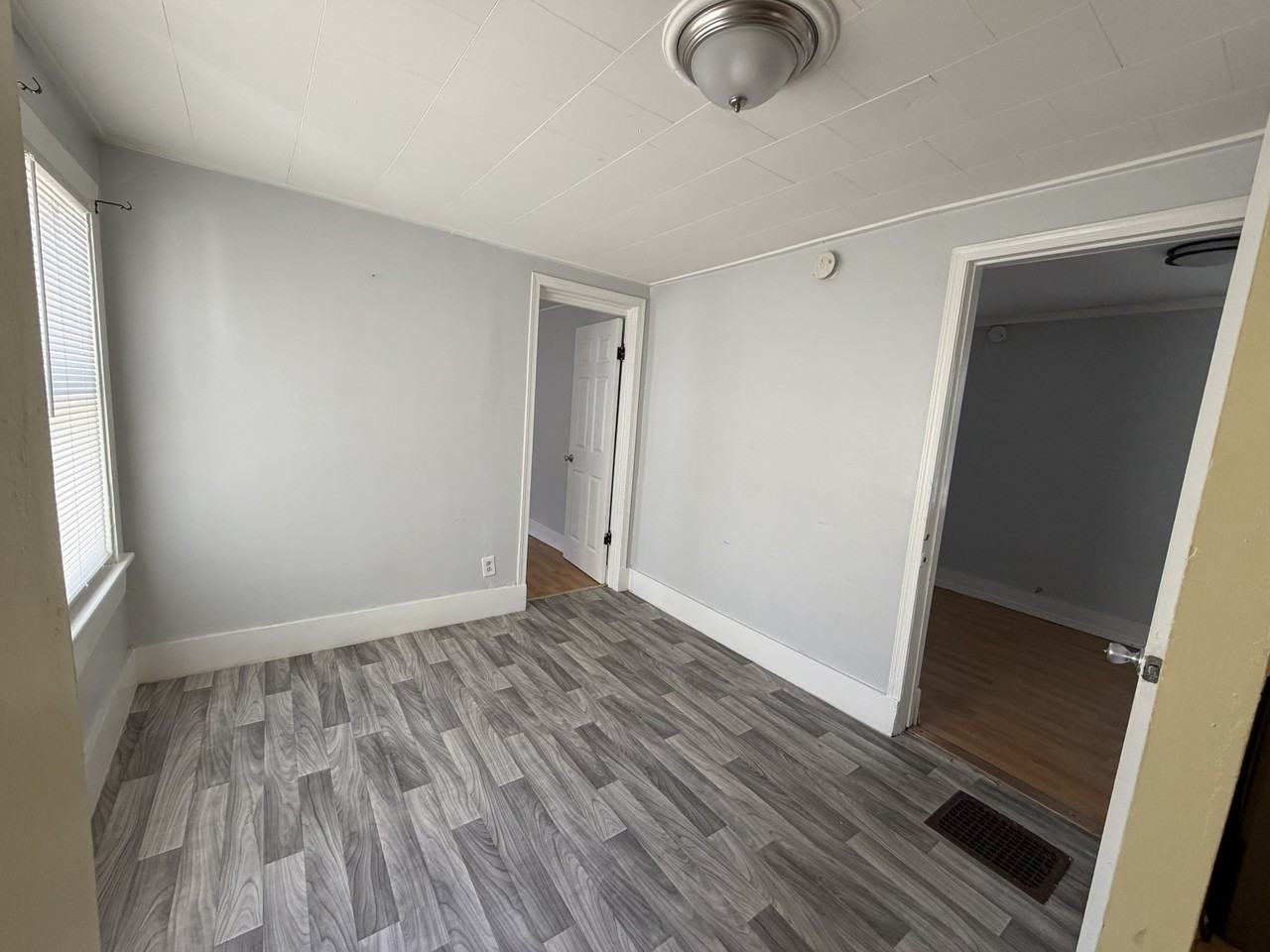 658 Smith St #1 - Photo 3 of 8