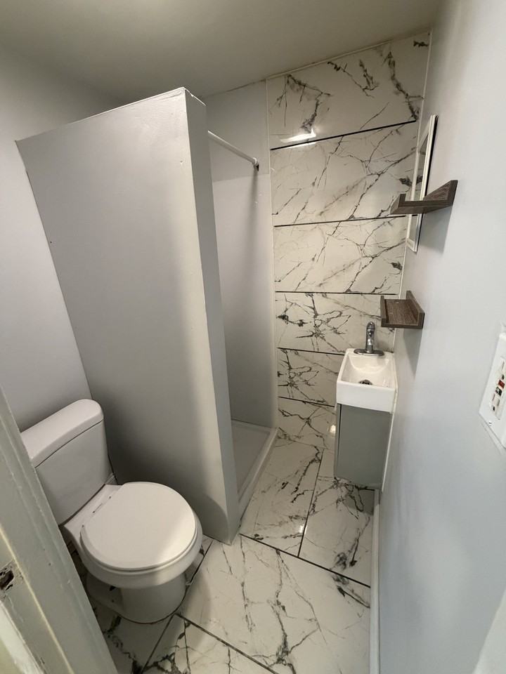 658 Smith St #1 - Photo 4 of 8