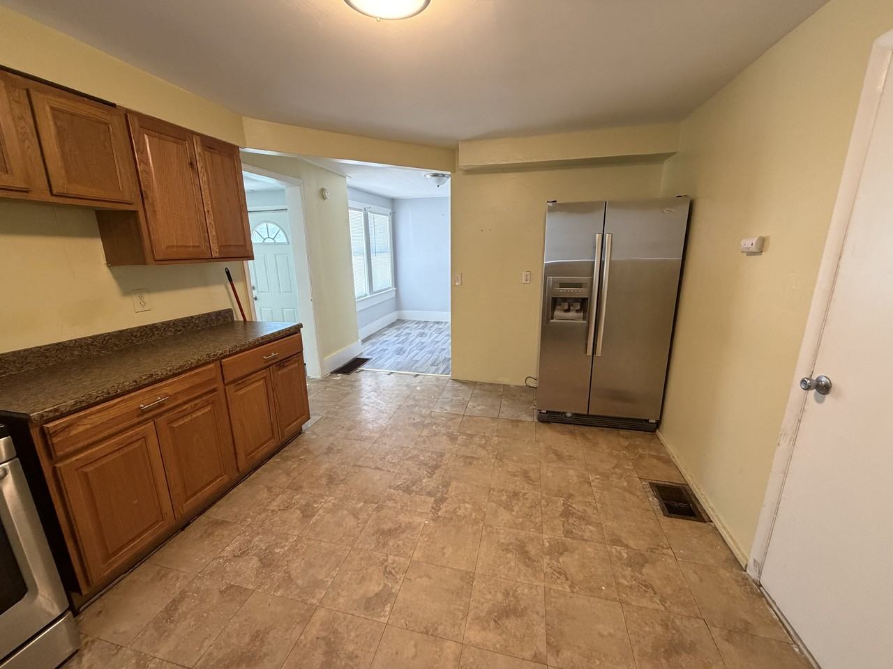 658 Smith St #1 - Photo 5 of 8