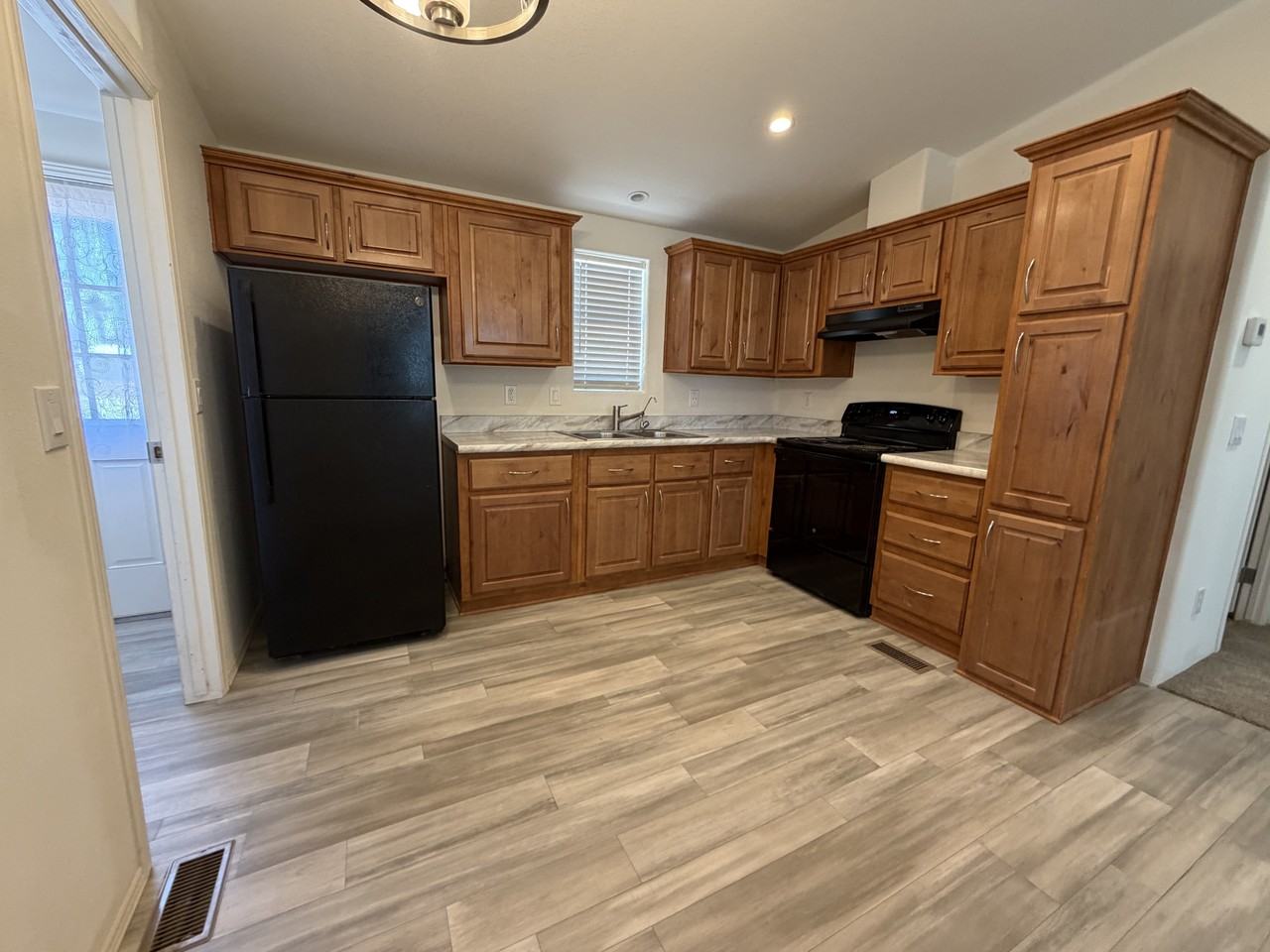5657 S Pearl St #1 - Photo 3 of 18
