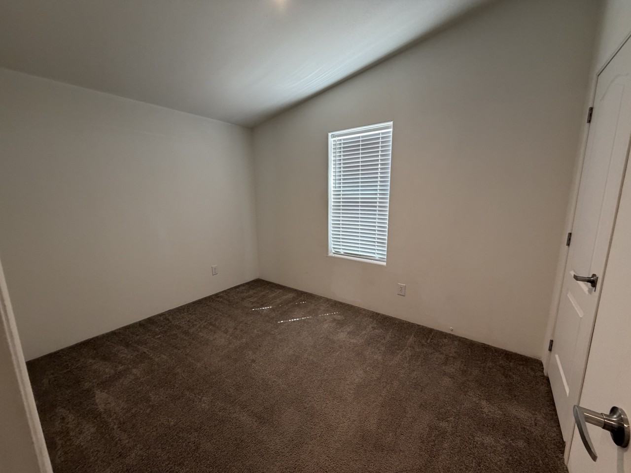 5657 S Pearl St #1 - Photo 6 of 18