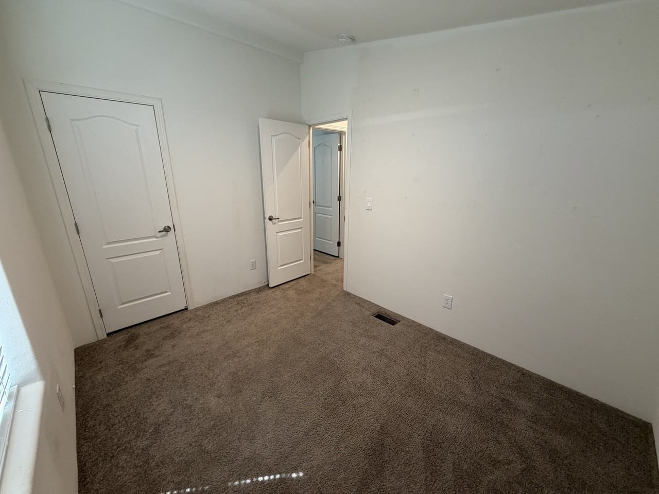 5657 S Pearl St #1 - Photo 7 of 18