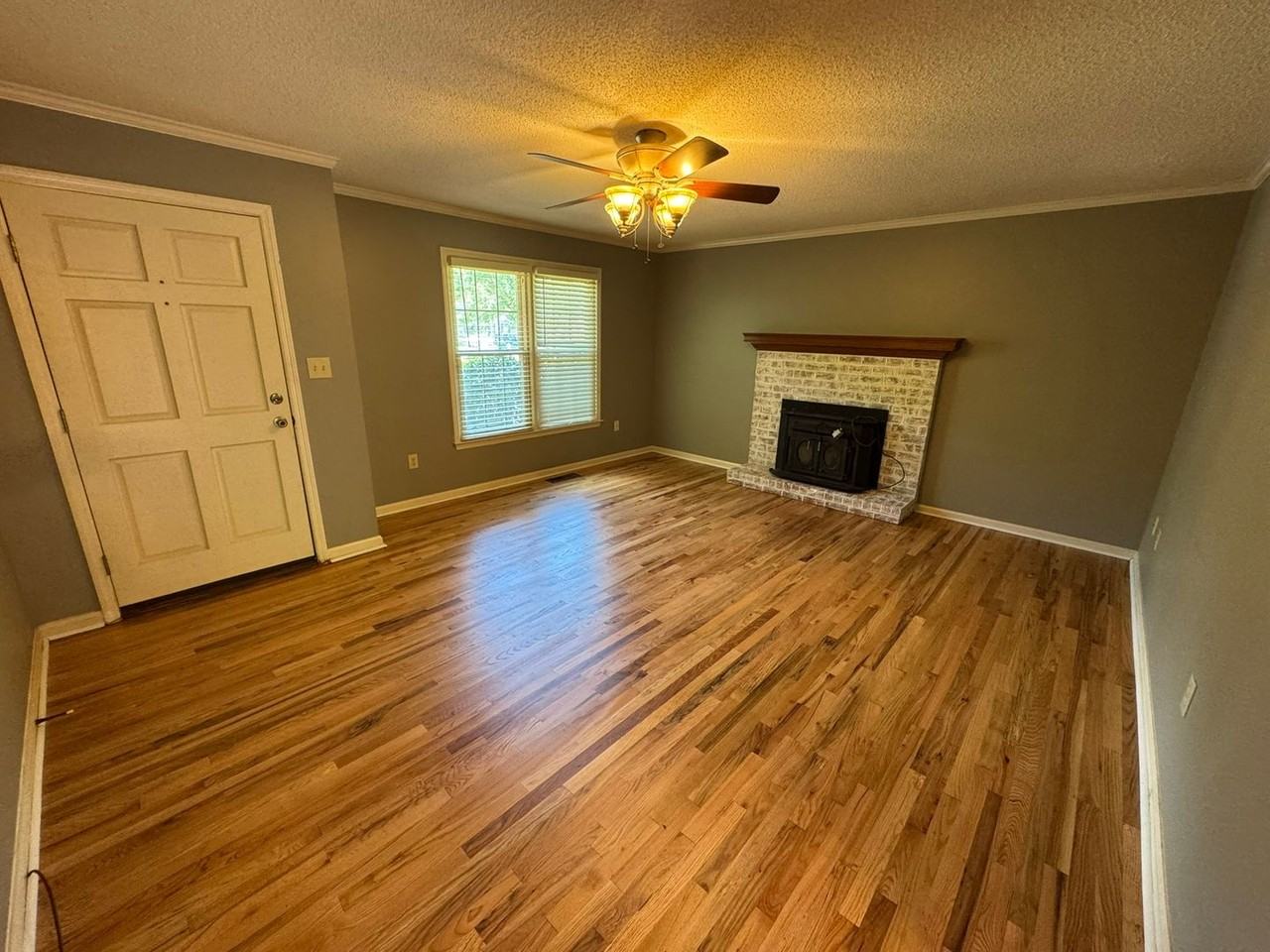 435 Brookstone Dr - Photo 3 of 25