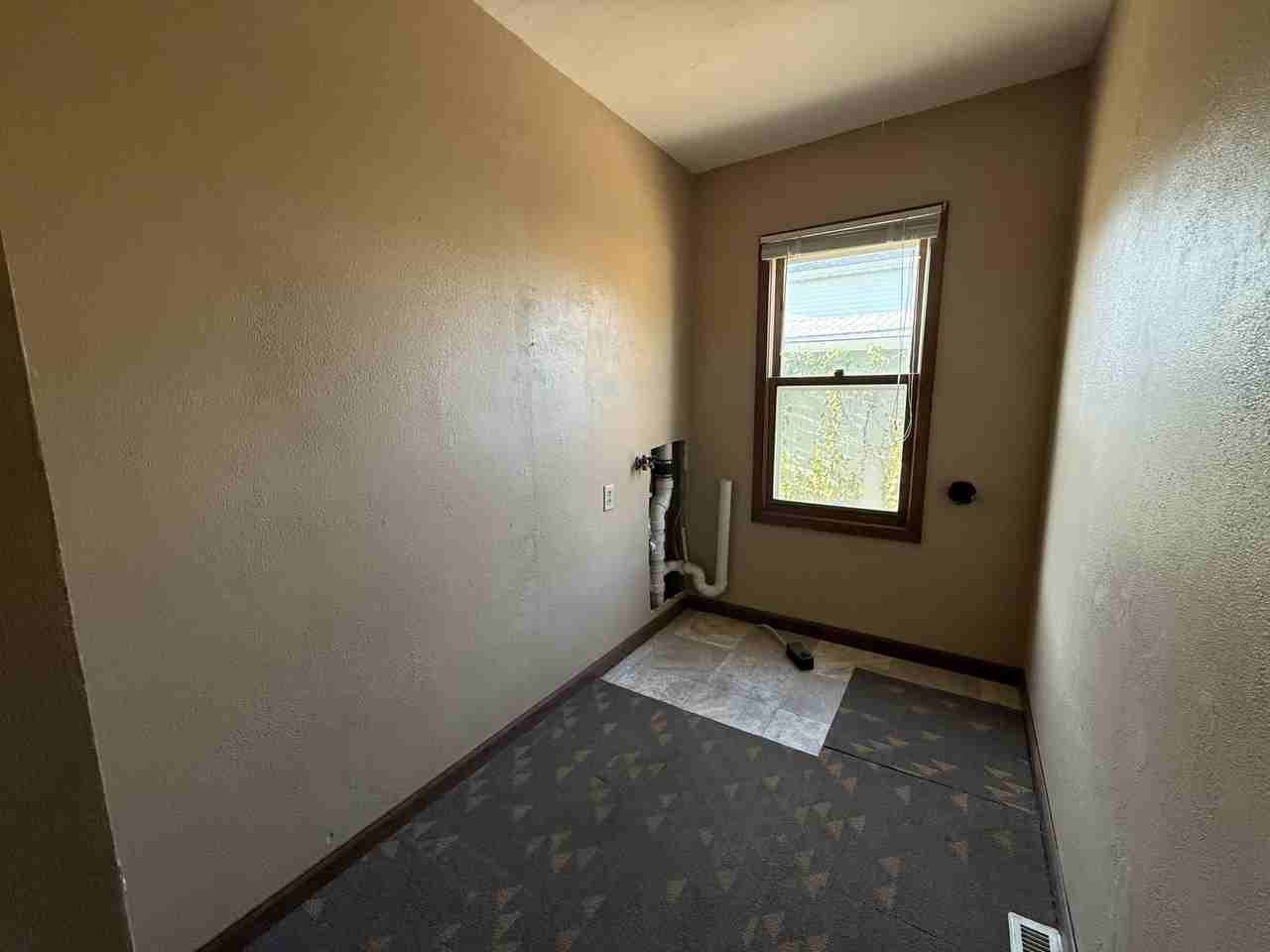 1401 8th Ave Ne #1 - Photo 5 of 7