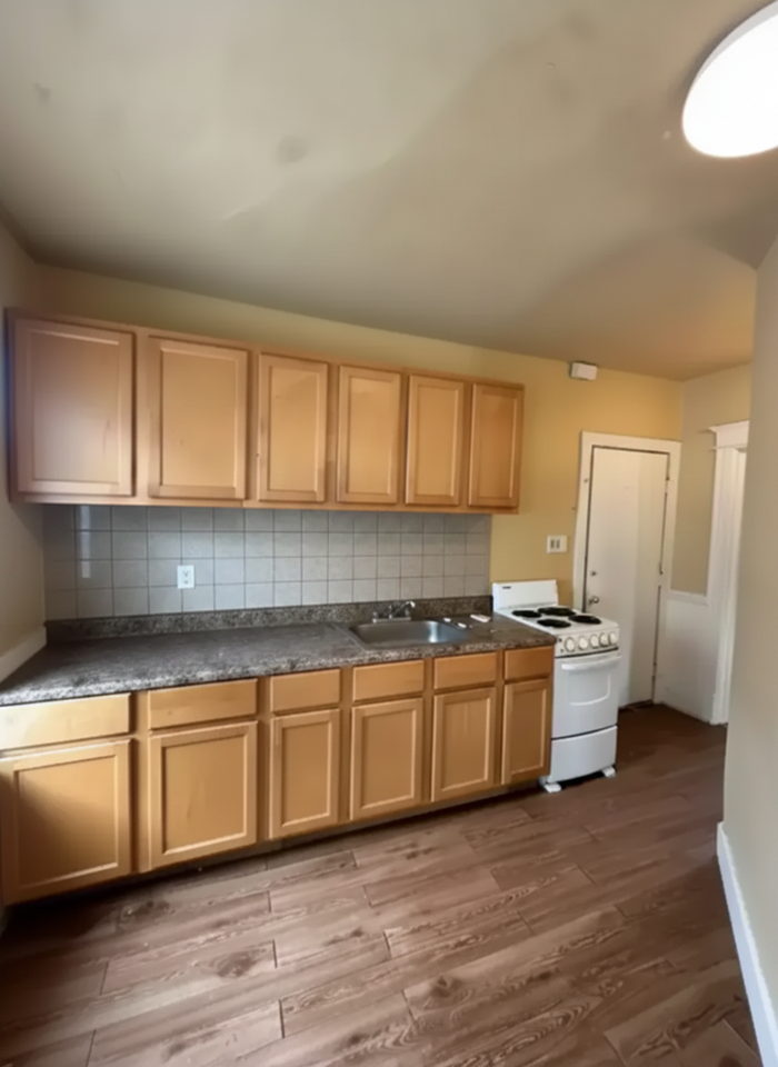 1818 N Pulaski St #4 - Photo 3 of 8