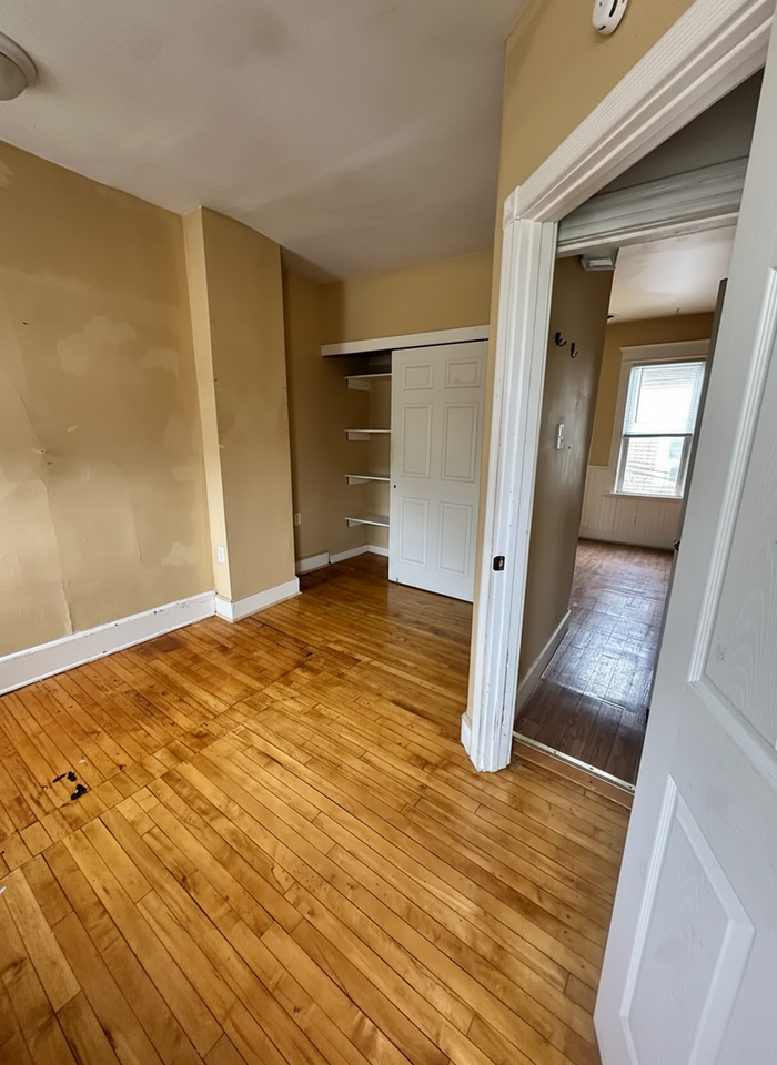 1818 N Pulaski St #4 - Photo 5 of 8
