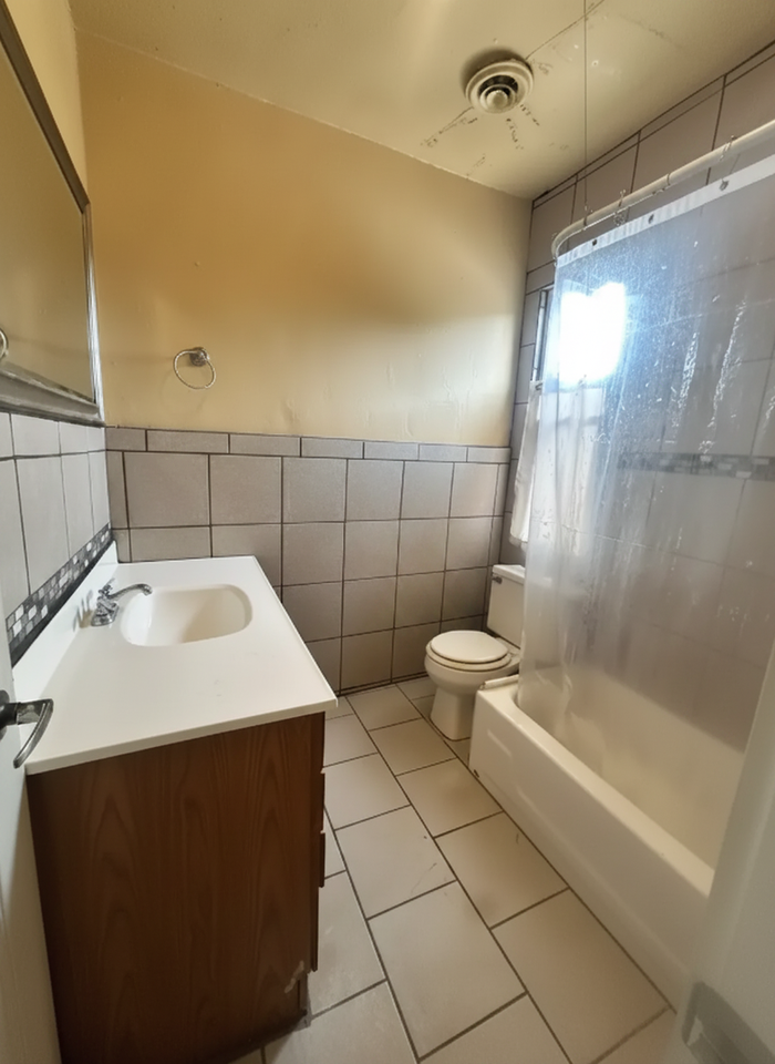 1818 N Pulaski St #4 - Photo 7 of 8