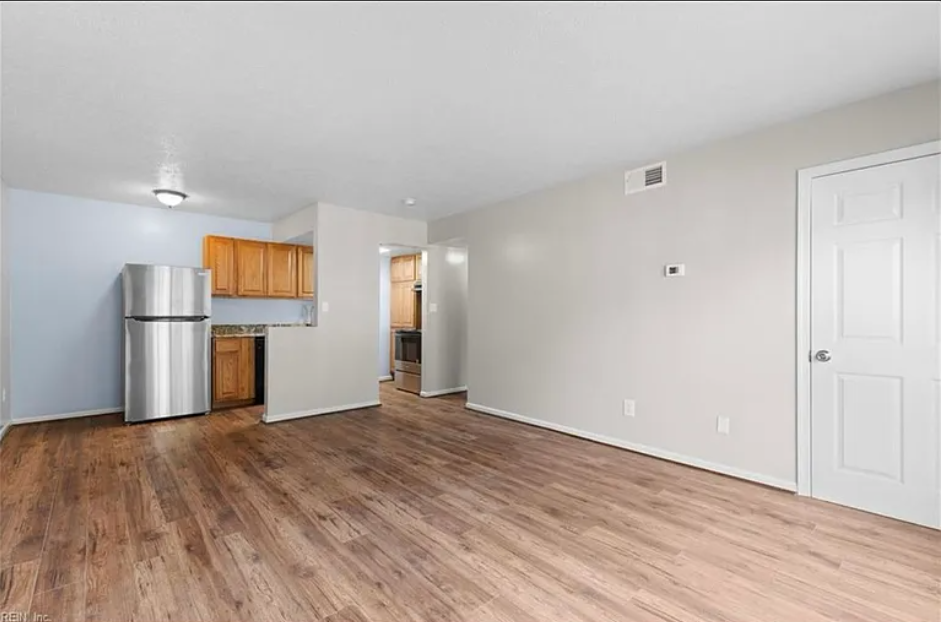 30 Pacific Dr #1 - Photo 3 of 9