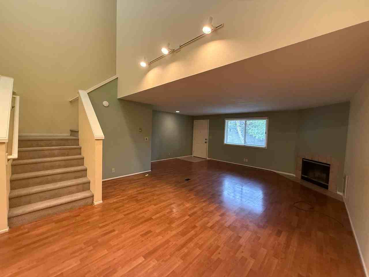 1050 Ne Butler Market Rd #2 - Photo 3 of 30