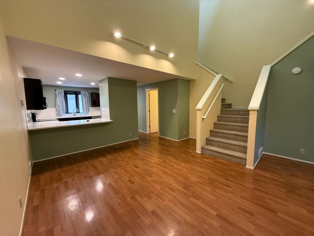 1050 Ne Butler Market Rd #2 - Photo 4 of 30
