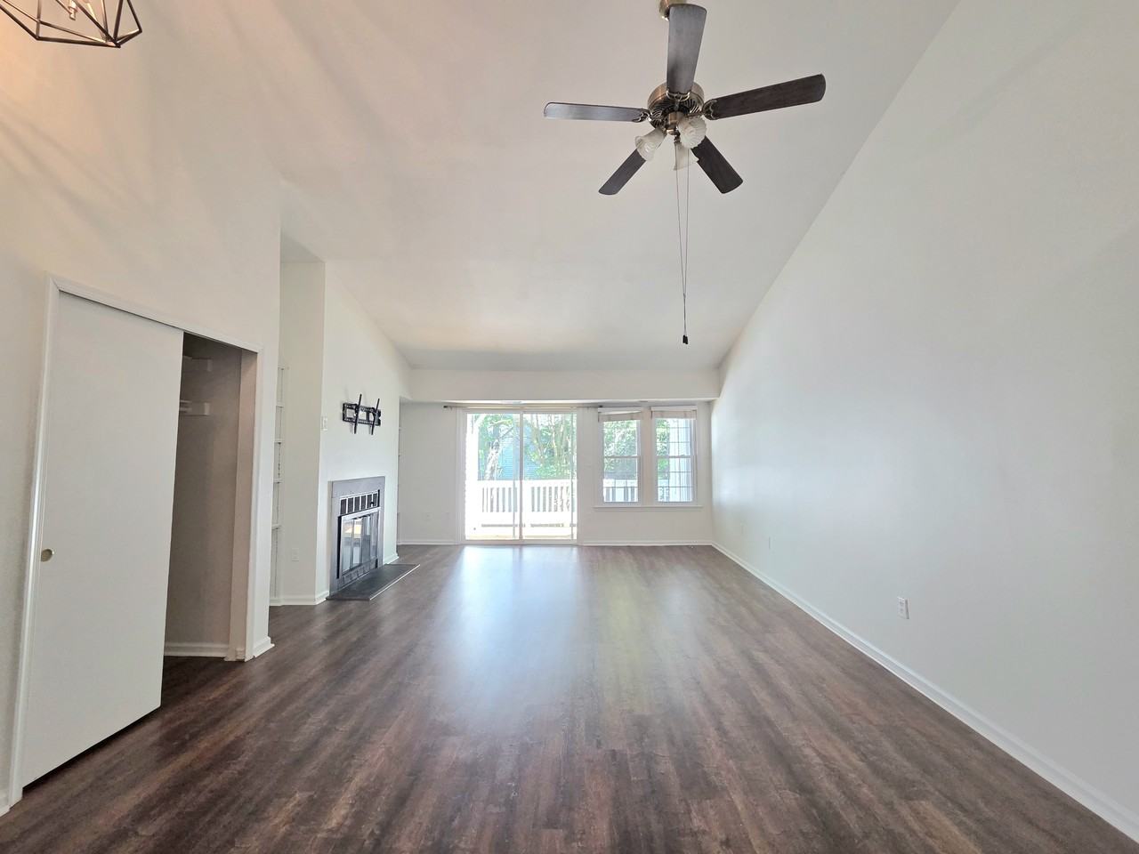 3431 Lakeside View Dr #1 - Photo 5 of 50