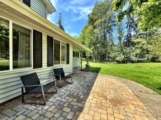 450 Ne Riverhill Dr #1 - Photo 2 of 50