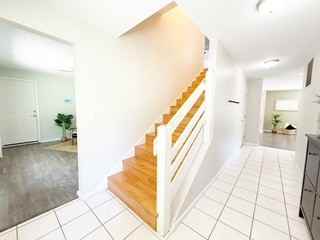 450 Ne Riverhill Dr #1 - Photo 4 of 50