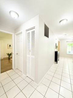 450 Ne Riverhill Dr #1 - Photo 5 of 50
