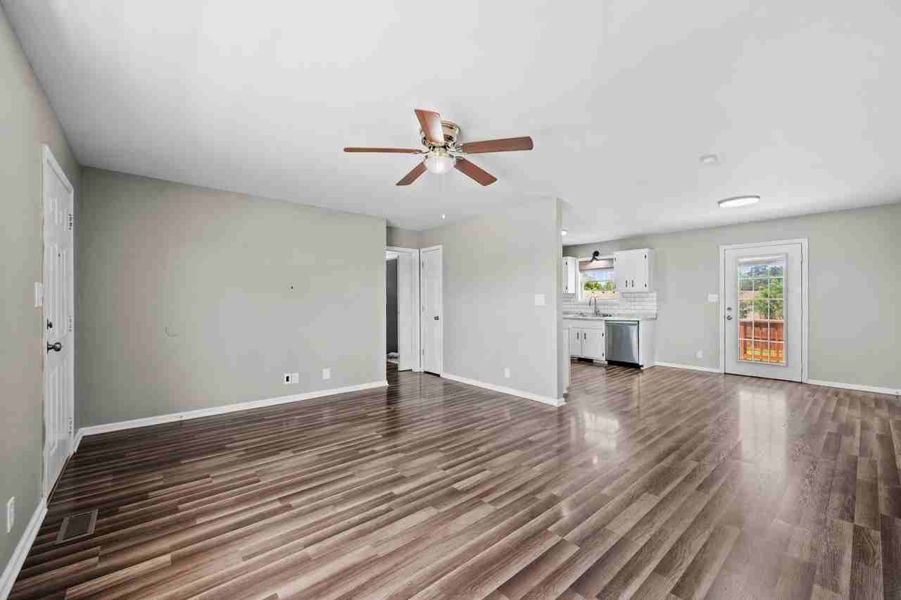 307 Pappy Dr - Photo 3 of 27