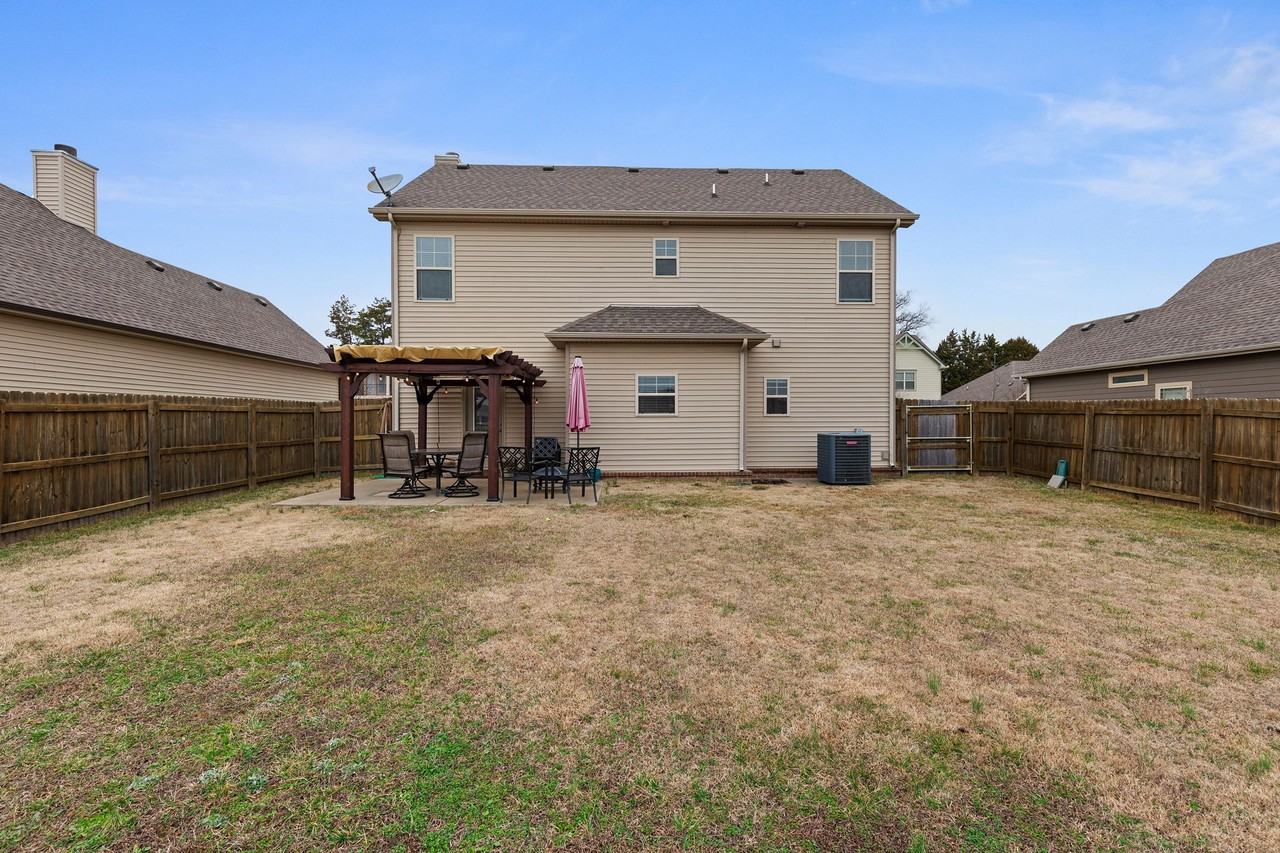 3213 Mapleside Ln - Photo 4 of 50