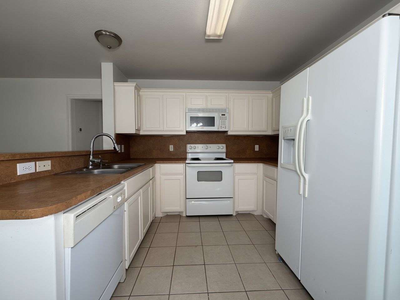 931 S Farmington Rd #1 - Photo 3 of 9