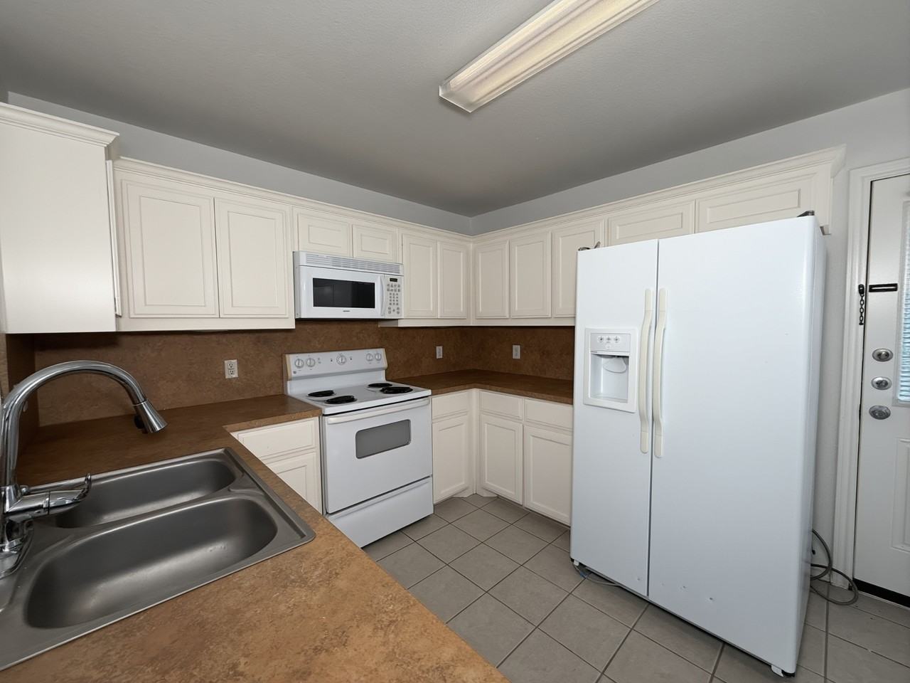931 S Farmington Rd #1 - Photo 4 of 9
