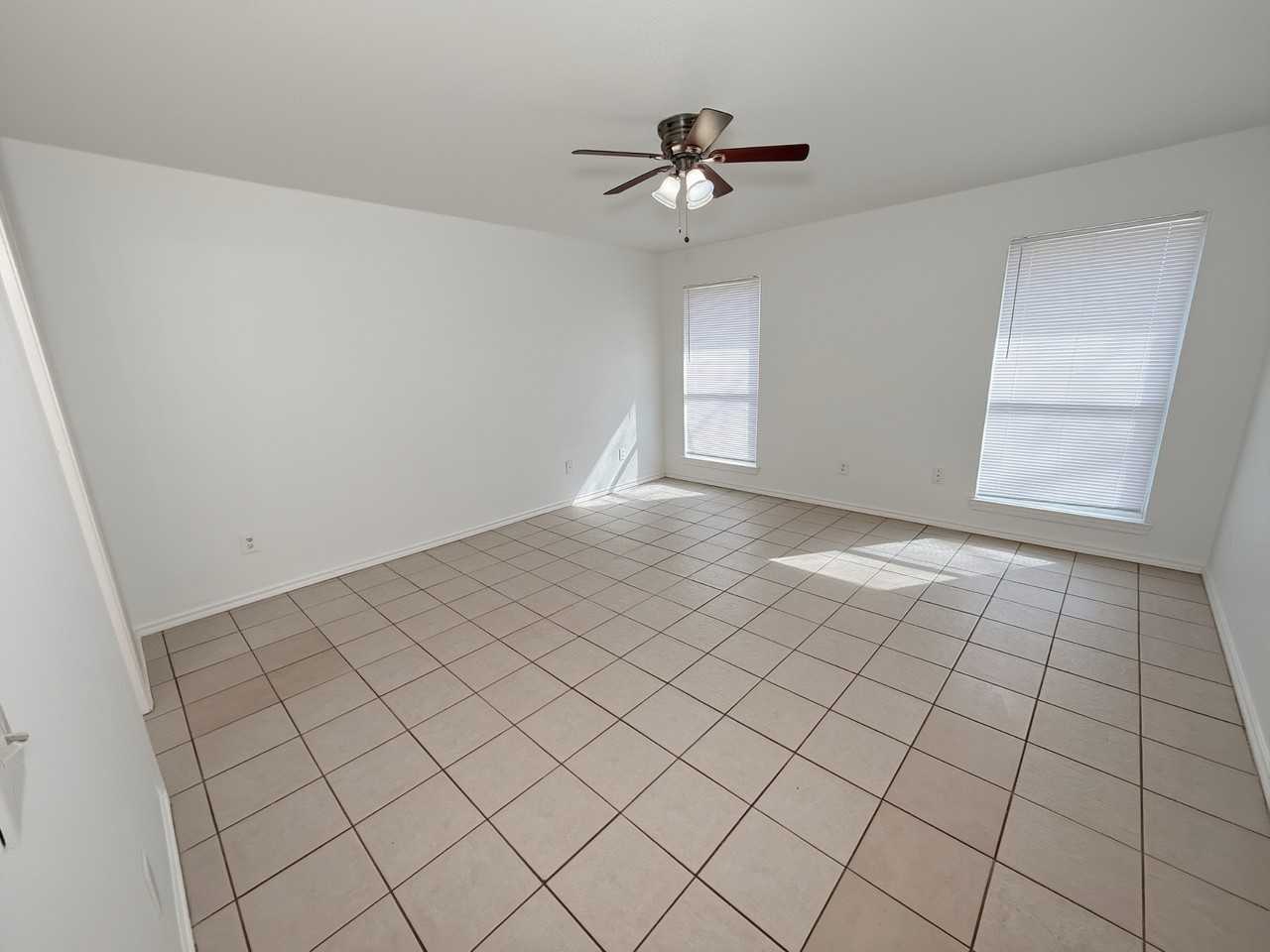 931 S Farmington Rd #1 - Photo 7 of 9