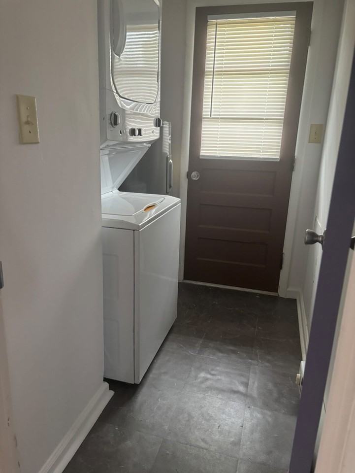 112 S Rolla St #B - Photo 3 of 9