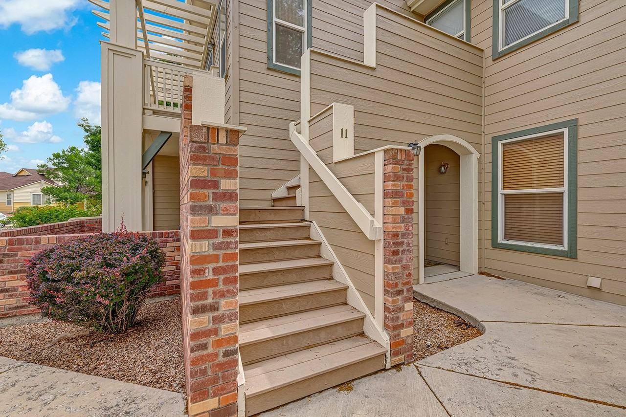 2485 Fountainhead Blvd #F11 - Photo 3 of 28