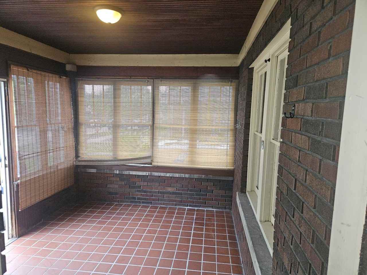 18139 Oakwood Ave - Photo 2 of 5