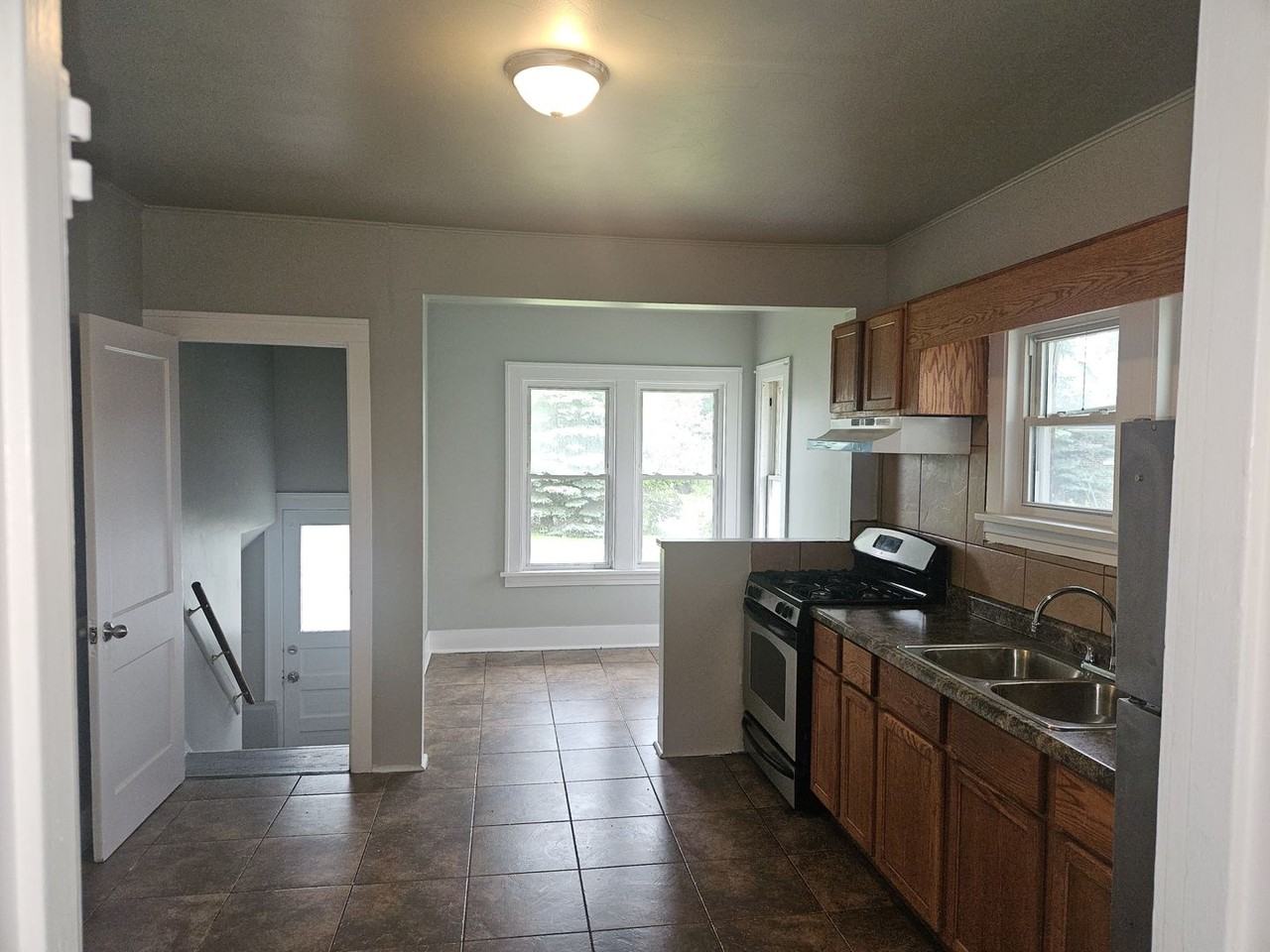 18139 Oakwood Ave - Photo 3 of 5