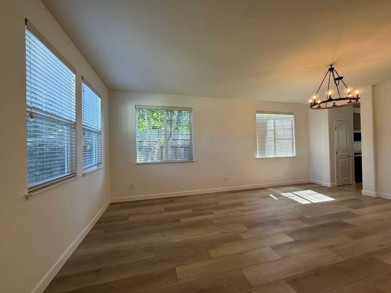 618 Eldridge Ave - Photo 3 of 21