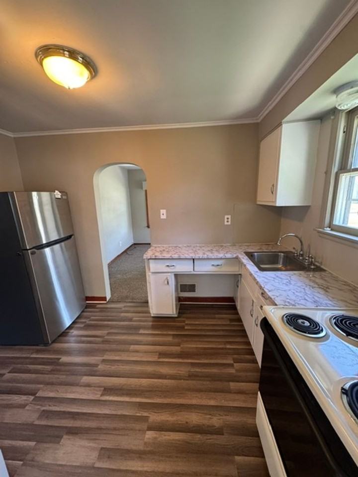 3602 Robinwood Dr - Photo 3 of 7