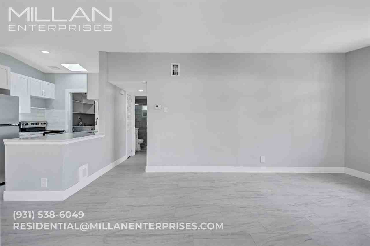 325 Capri Boulevard - Photo 3 of 46