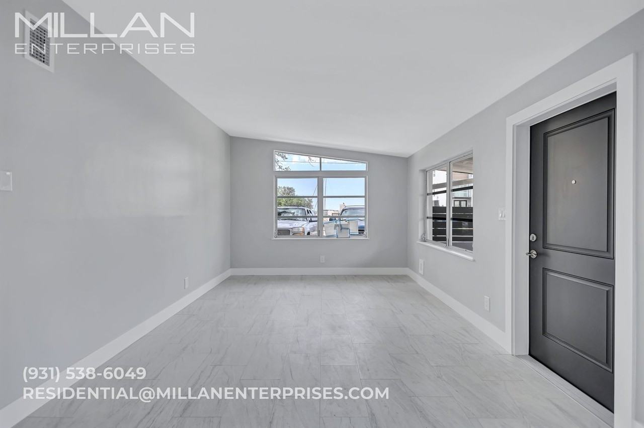 325 Capri Boulevard - Photo 4 of 46