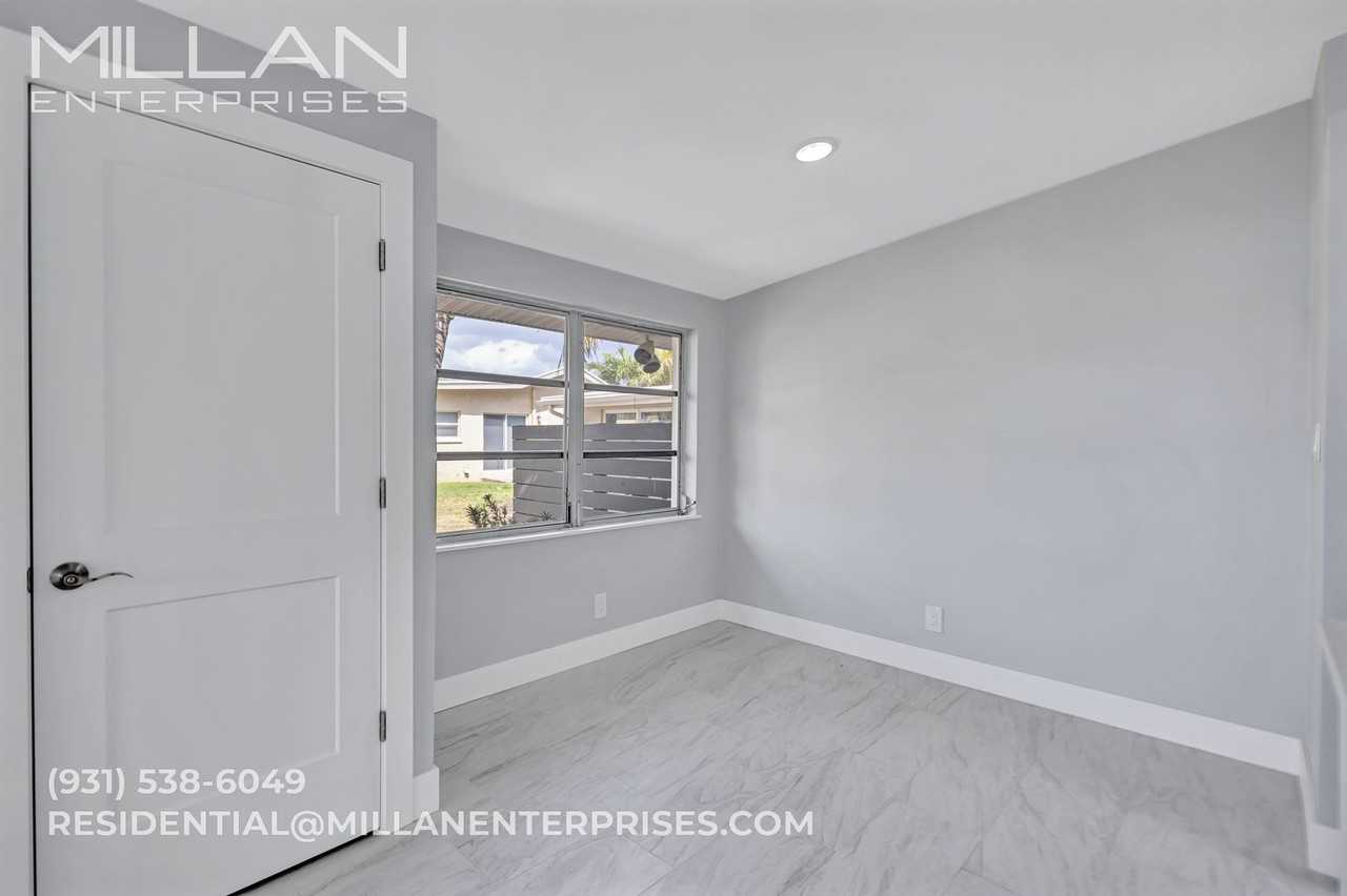 325 Capri Boulevard - Photo 7 of 46