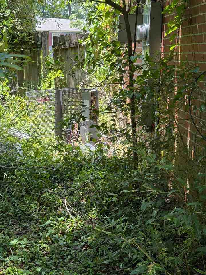 2750 Mimosa St - Photo 2 of 17