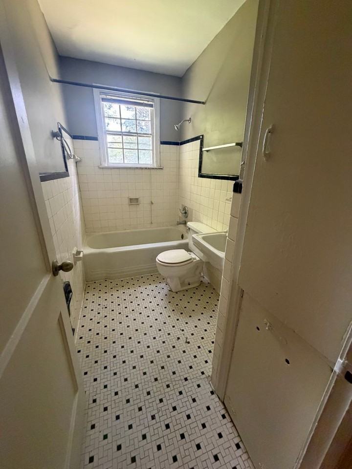 2750 Mimosa St - Photo 4 of 17