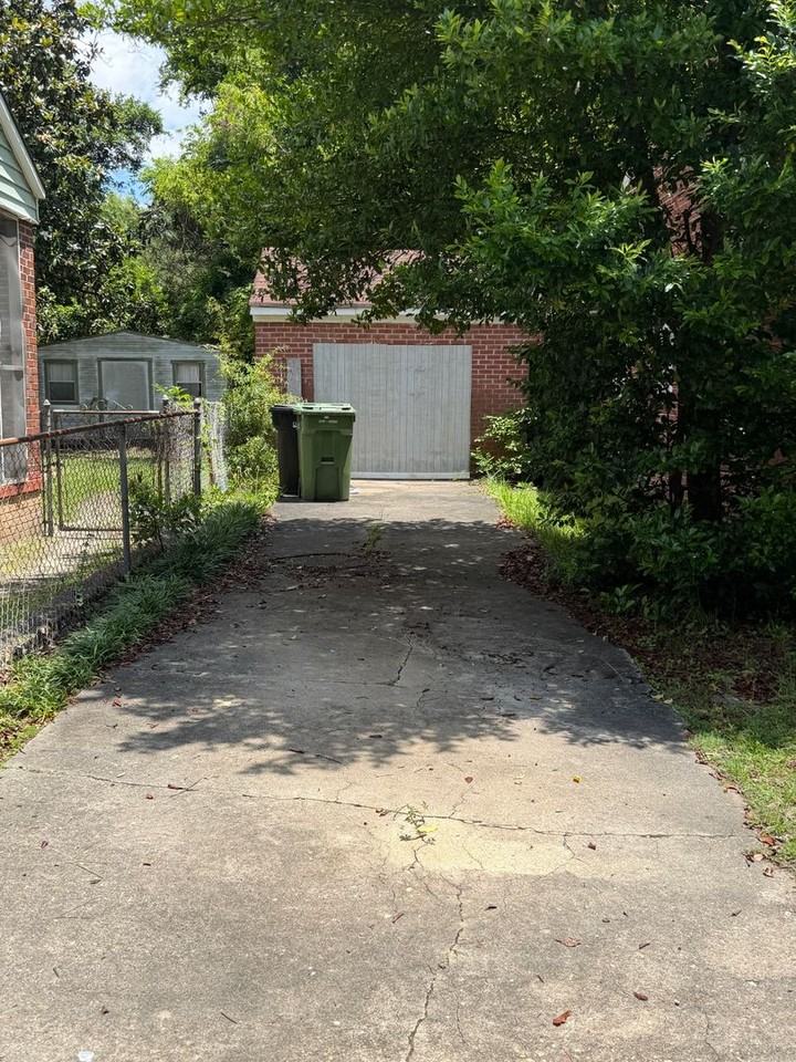 2750 Mimosa St - Photo 5 of 17