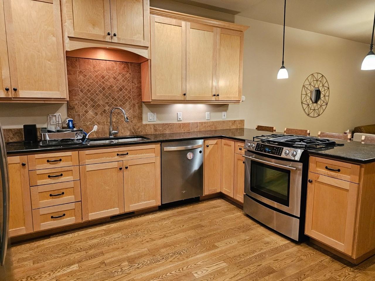 715 Ne Oak St #B - Photo 5 of 28