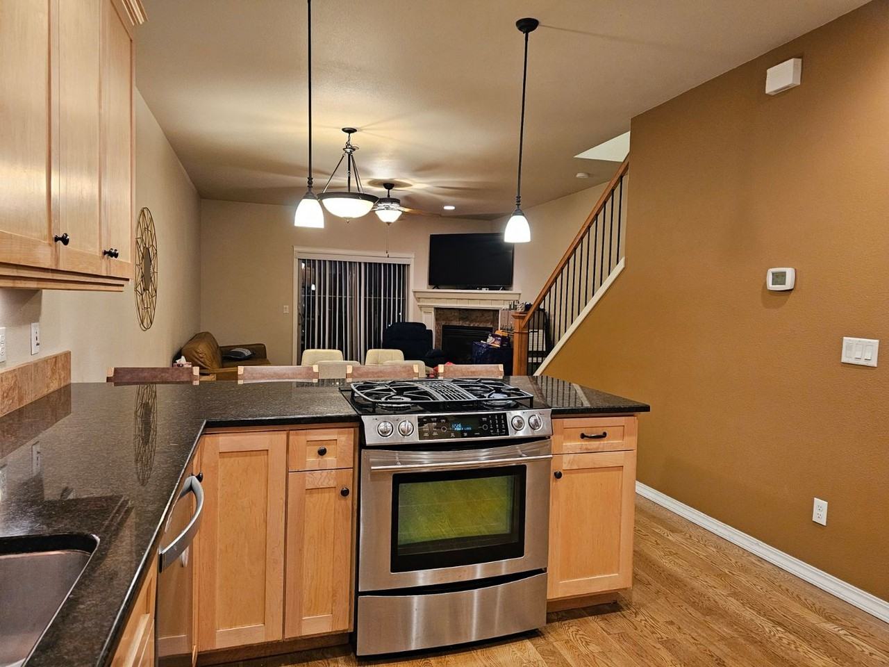 715 Ne Oak St #B - Photo 6 of 28