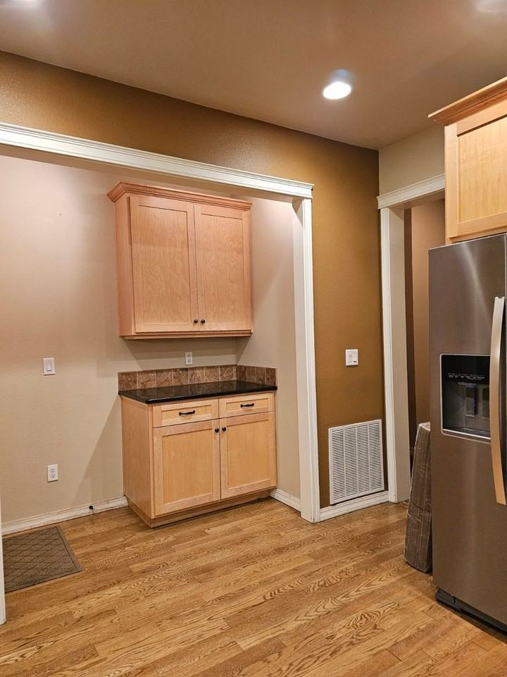 715 Ne Oak St #B - Photo 7 of 28