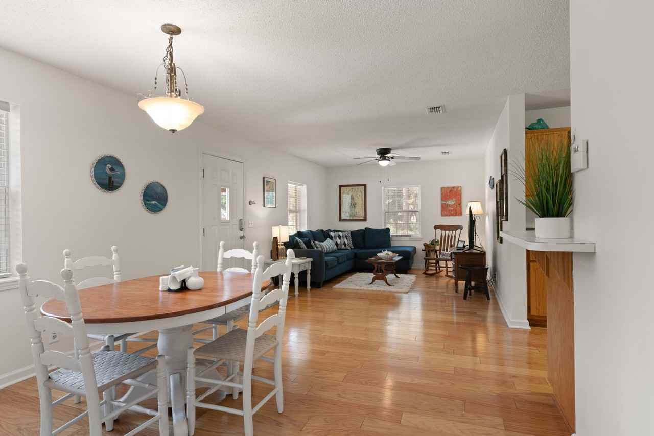 501 Bailey St - Photo 6 of 31