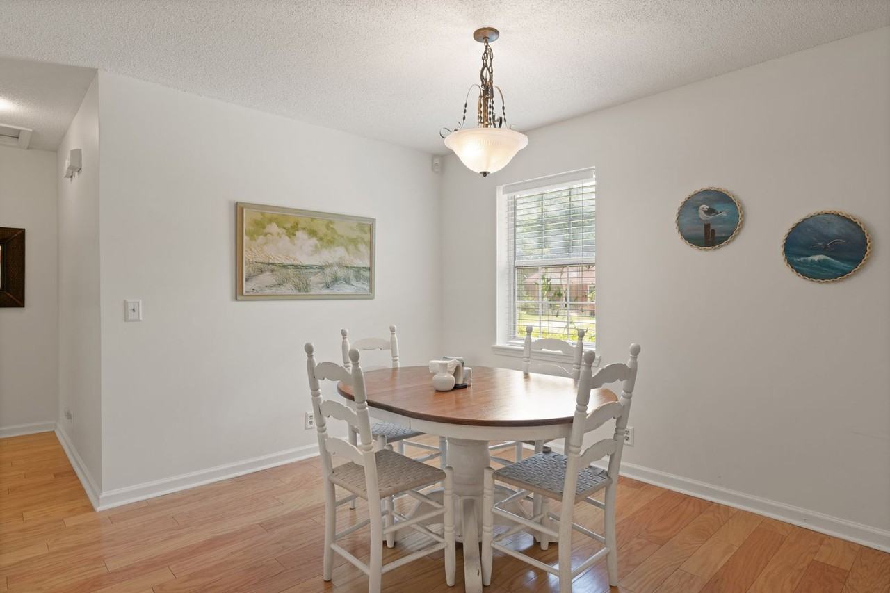 501 Bailey St - Photo 7 of 31