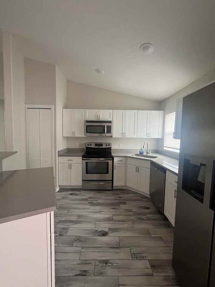 19 Roxbury Ln - Photo 3 of 8