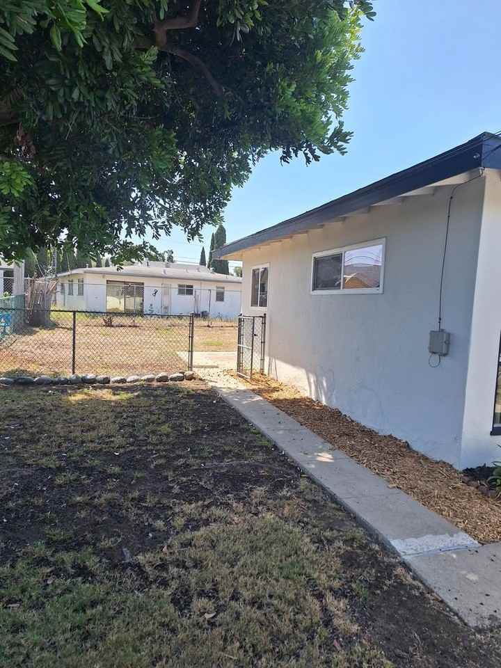 4737 Pocahontas Ave - Photo 4 of 19