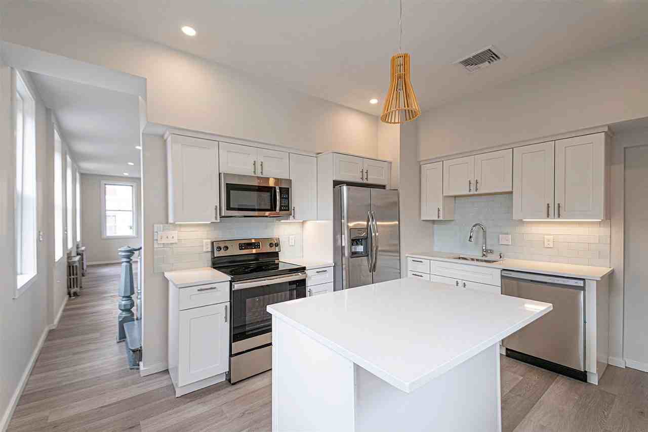825 S 12th St 2nd Fl - Photo 5 of 23
