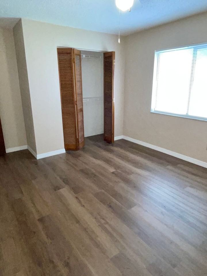 2085 Oak Meadow Cir - Photo 5 of 17