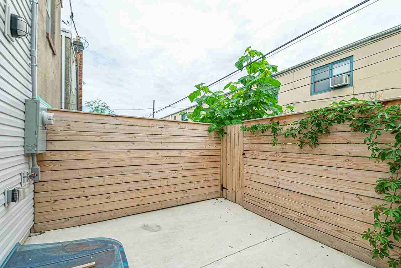 2137 Cross St - Photo 6 of 24