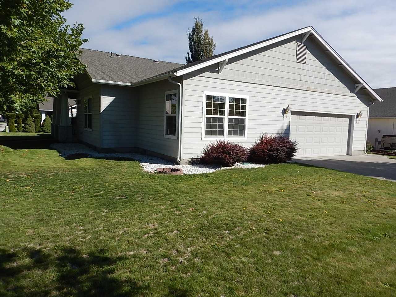 715 Ne Fieldstone Ct - Photo 2 of 22