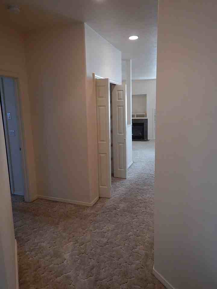 715 Ne Fieldstone Ct - Photo 3 of 22