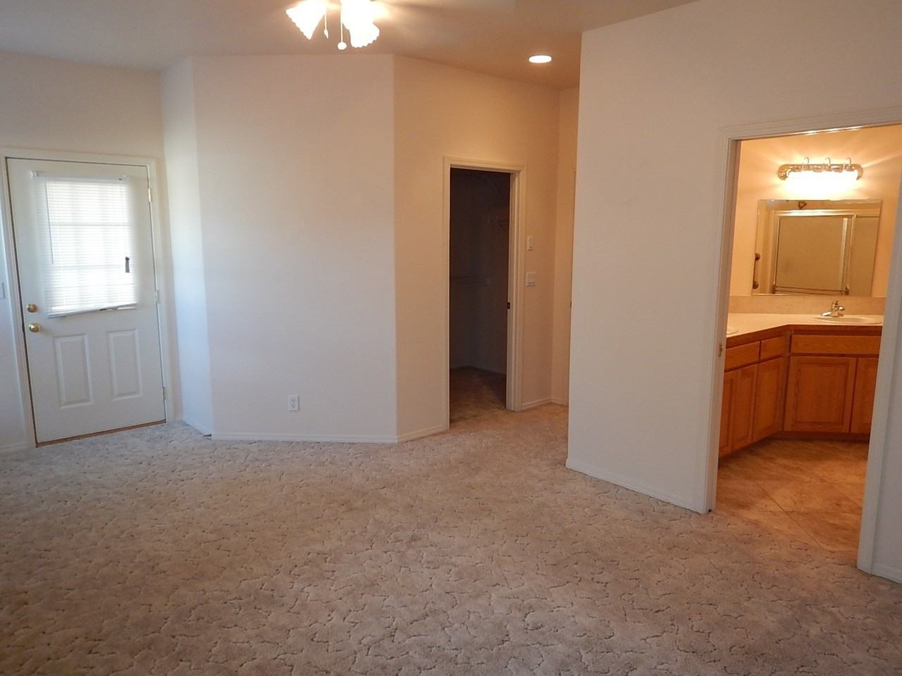 715 Ne Fieldstone Ct - Photo 5 of 22