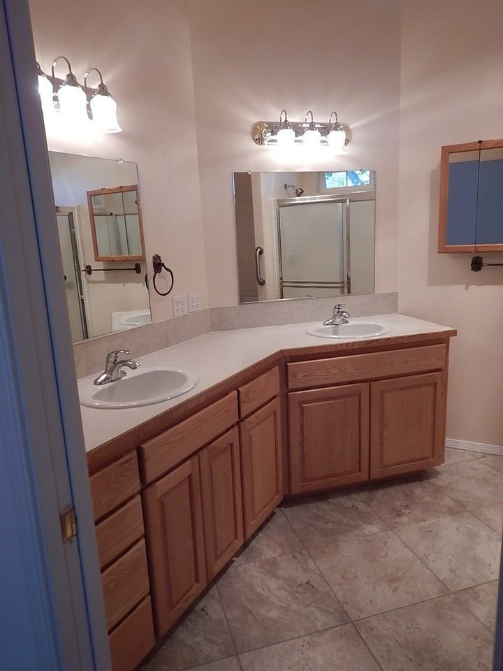 715 Ne Fieldstone Ct - Photo 6 of 22