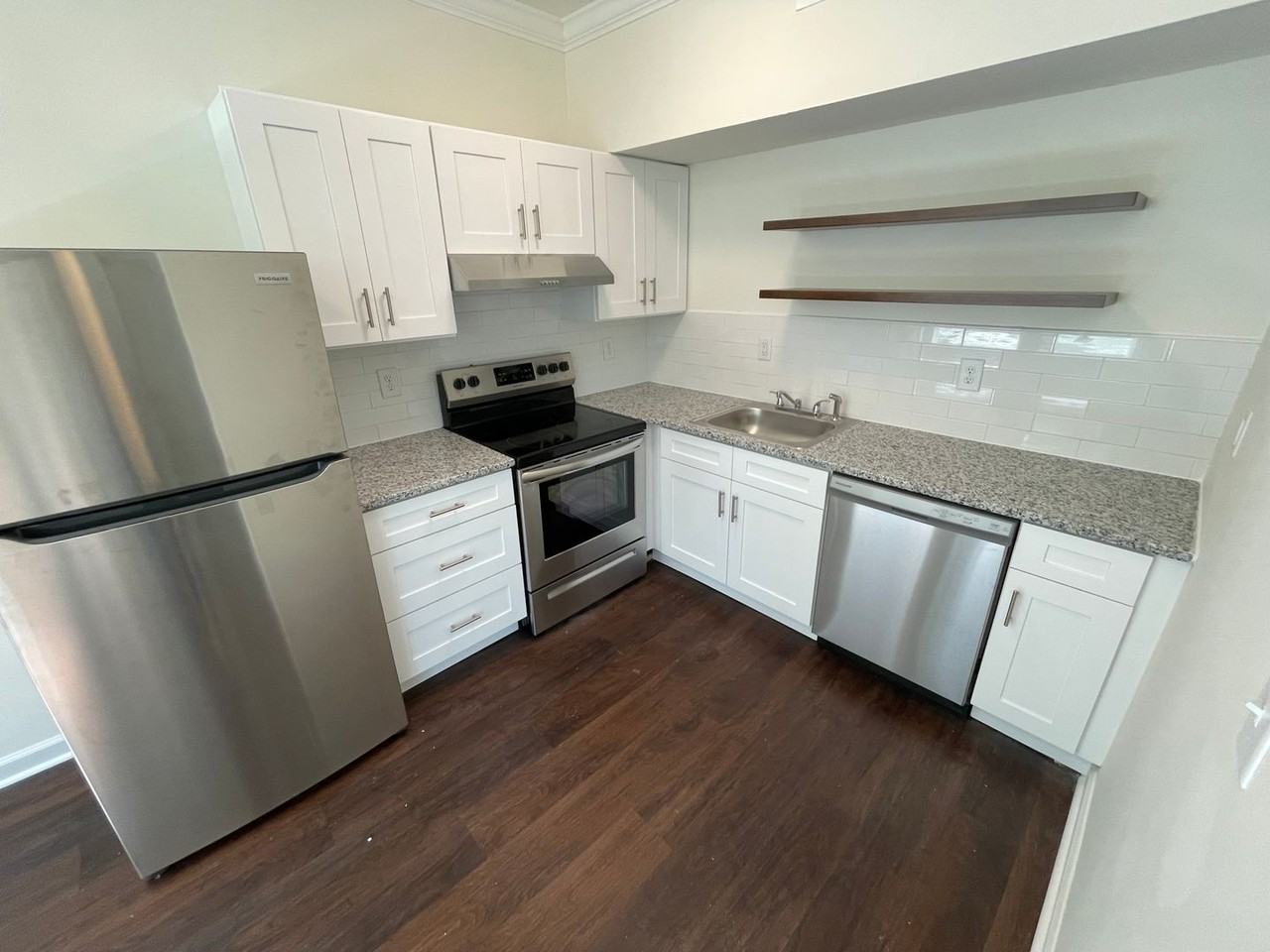 386 Parkway Apartments - Photo 2 of 13